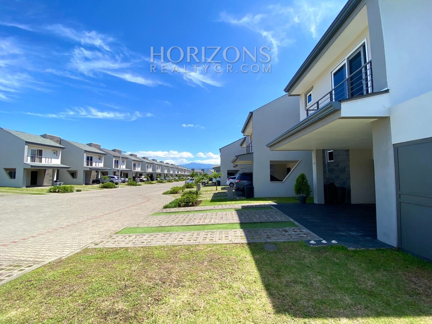 Se Alquila Casa en Condominio Río Palma Linea Blanca Guachipelin Escazu de 3 Habitaciones Acabados de Lujo Nja928