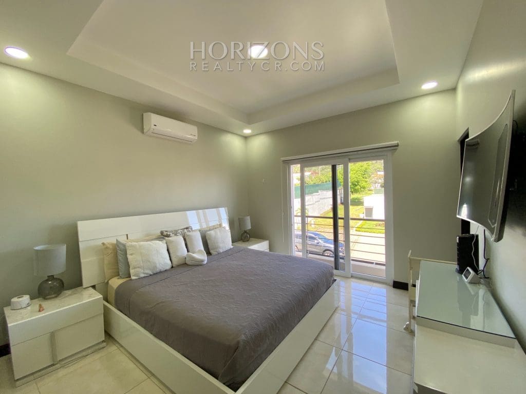 Se Alquila Casa en Condominio Río Palma Linea Blanca Guachipelin Escazu de 3 Habitaciones Acabados de Lujo Nja928
