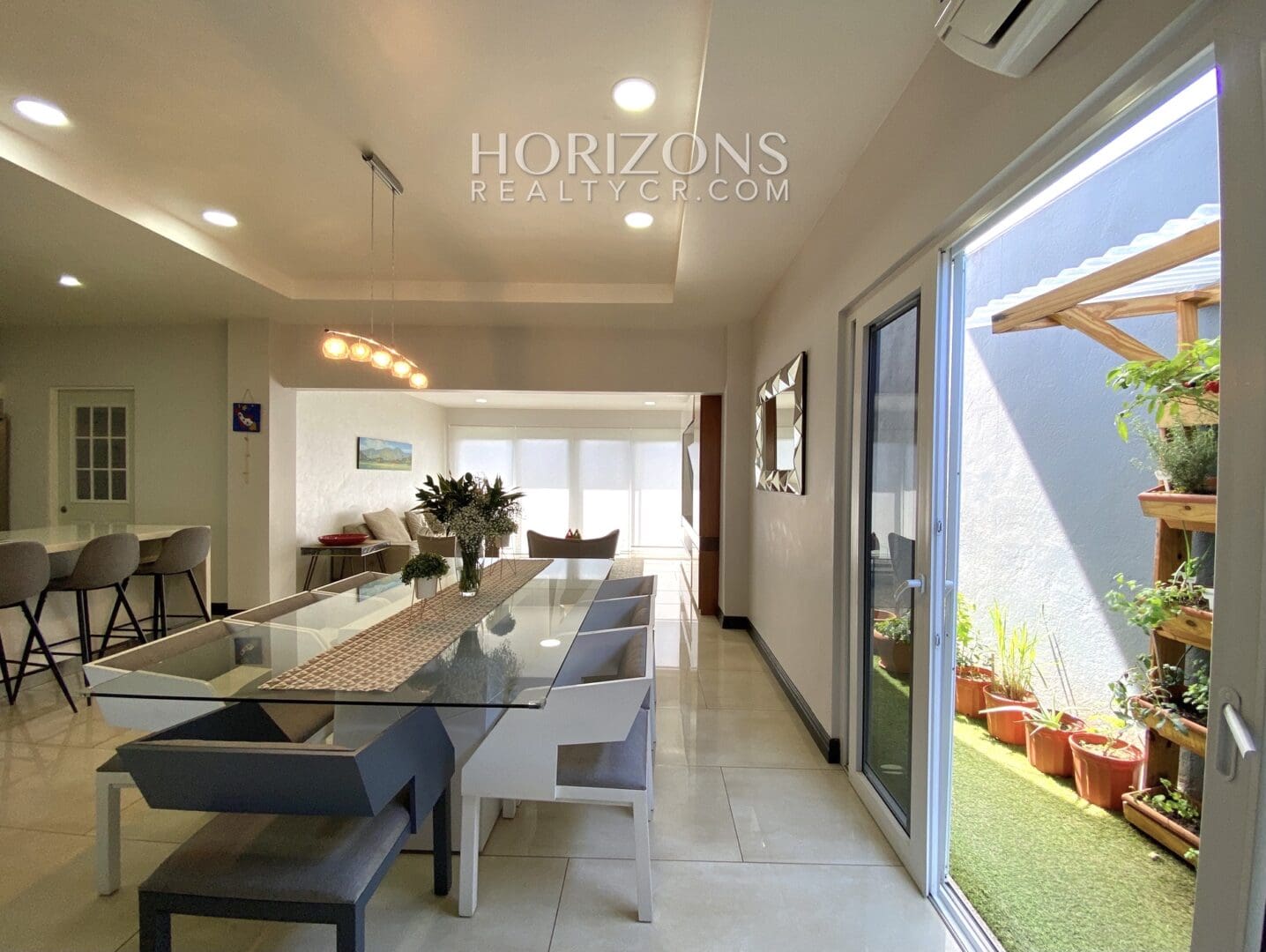Se Alquila Casa en Condominio Río Palma Linea Blanca Guachipelin Escazu de 3 Habitaciones Acabados de Lujo Nja928