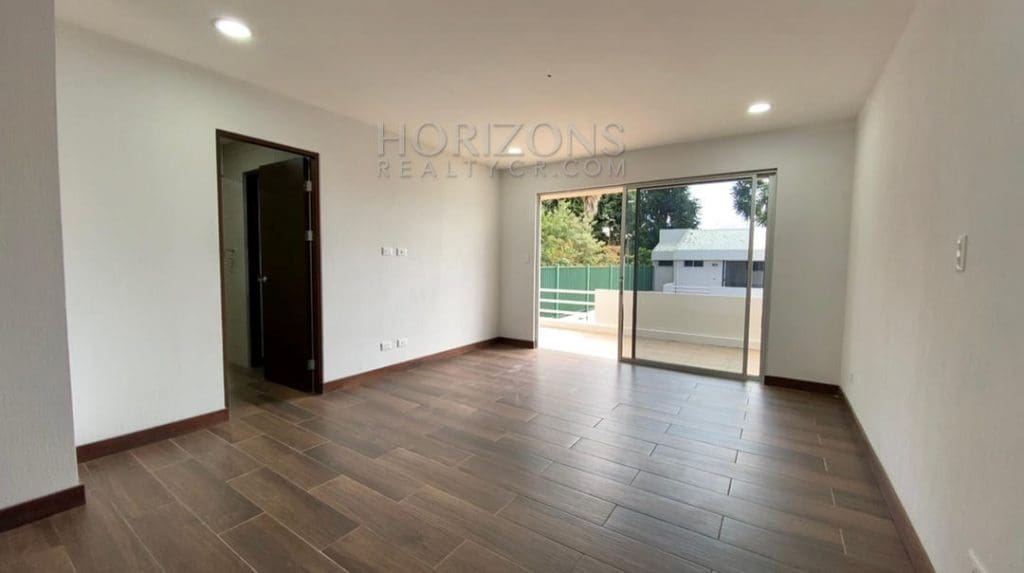 VENTA DE CASA PARA ESTRENAR EN GUAYABOS CURRIDABAT CONDOMINIO nja930
