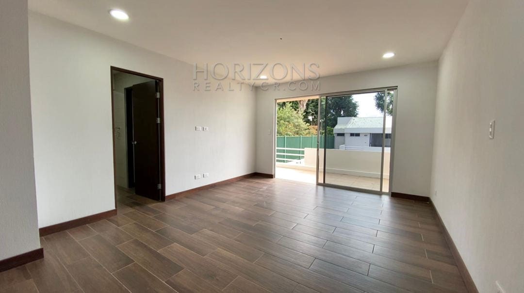 VENTA DE CASA PARA ESTRENAR EN GUAYABOS CURRIDABAT CONDOMINIO nja930