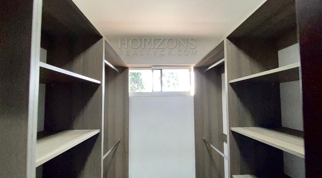 VENTA DE CASA PARA ESTRENAR EN GUAYABOS CURRIDABAT CONDOMINIO nja930