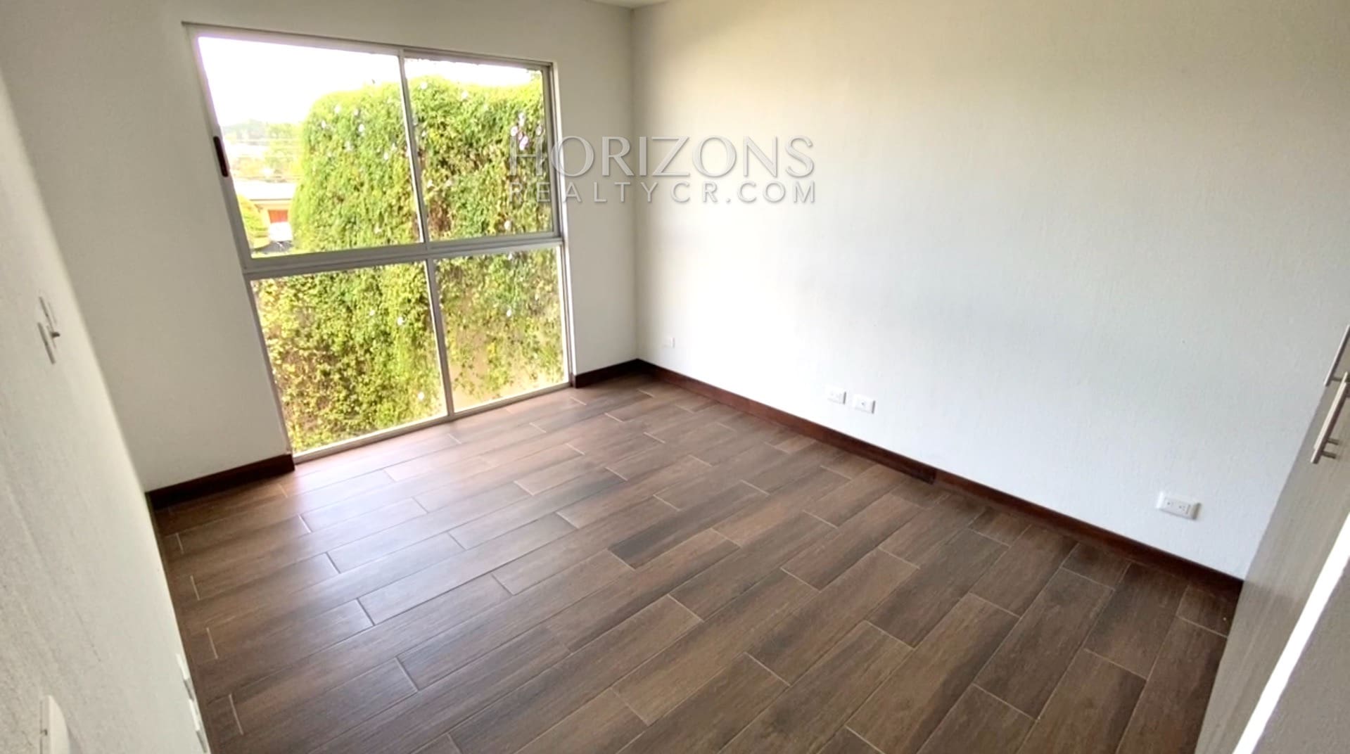 VENTA DE CASA PARA ESTRENAR EN GUAYABOS CURRIDABAT CONDOMINIO nja930