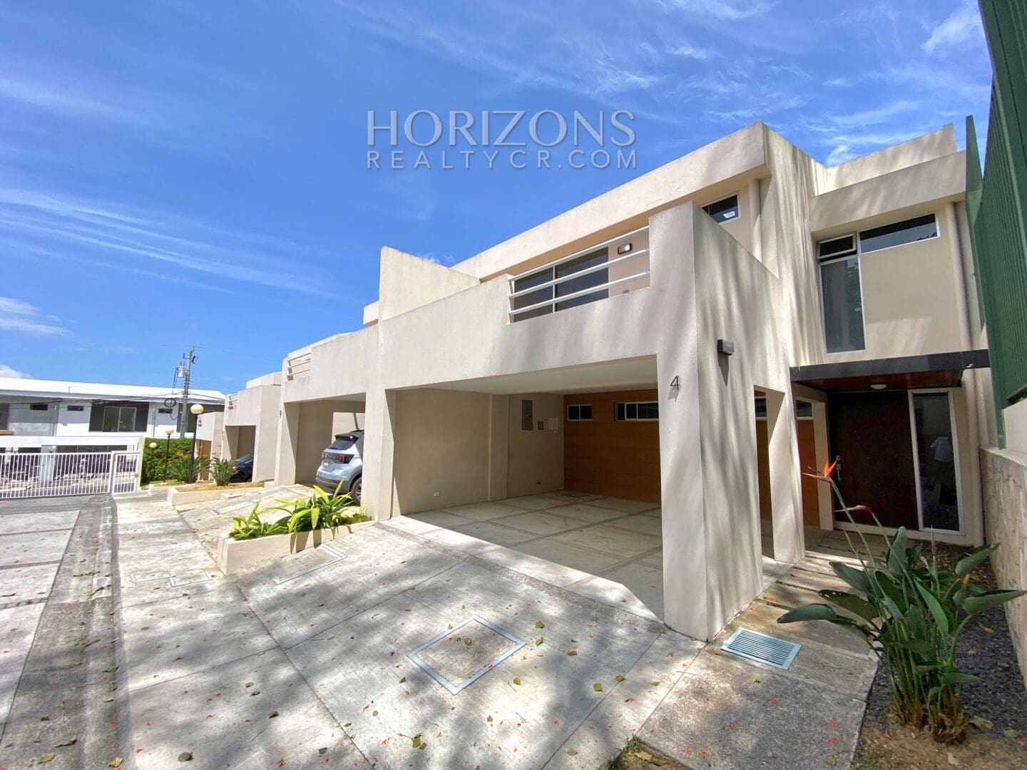 VENTA DE CASA PARA ESTRENAR EN GUAYABOS CURRIDABAT CONDOMINIO nja930