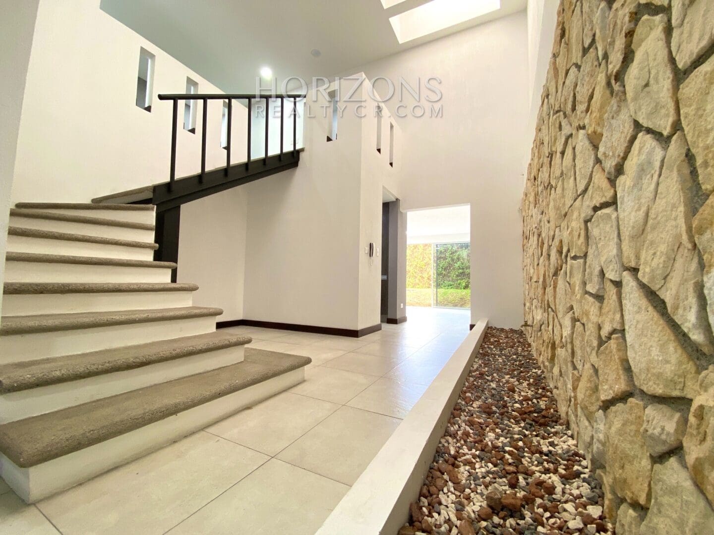 VENTA DE CASA PARA ESTRENAR EN GUAYABOS CURRIDABAT CONDOMINIO nja930