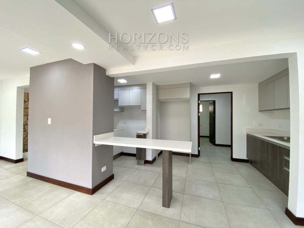 VENTA DE CASA PARA ESTRENAR EN GUAYABOS CURRIDABAT CONDOMINIO nja930