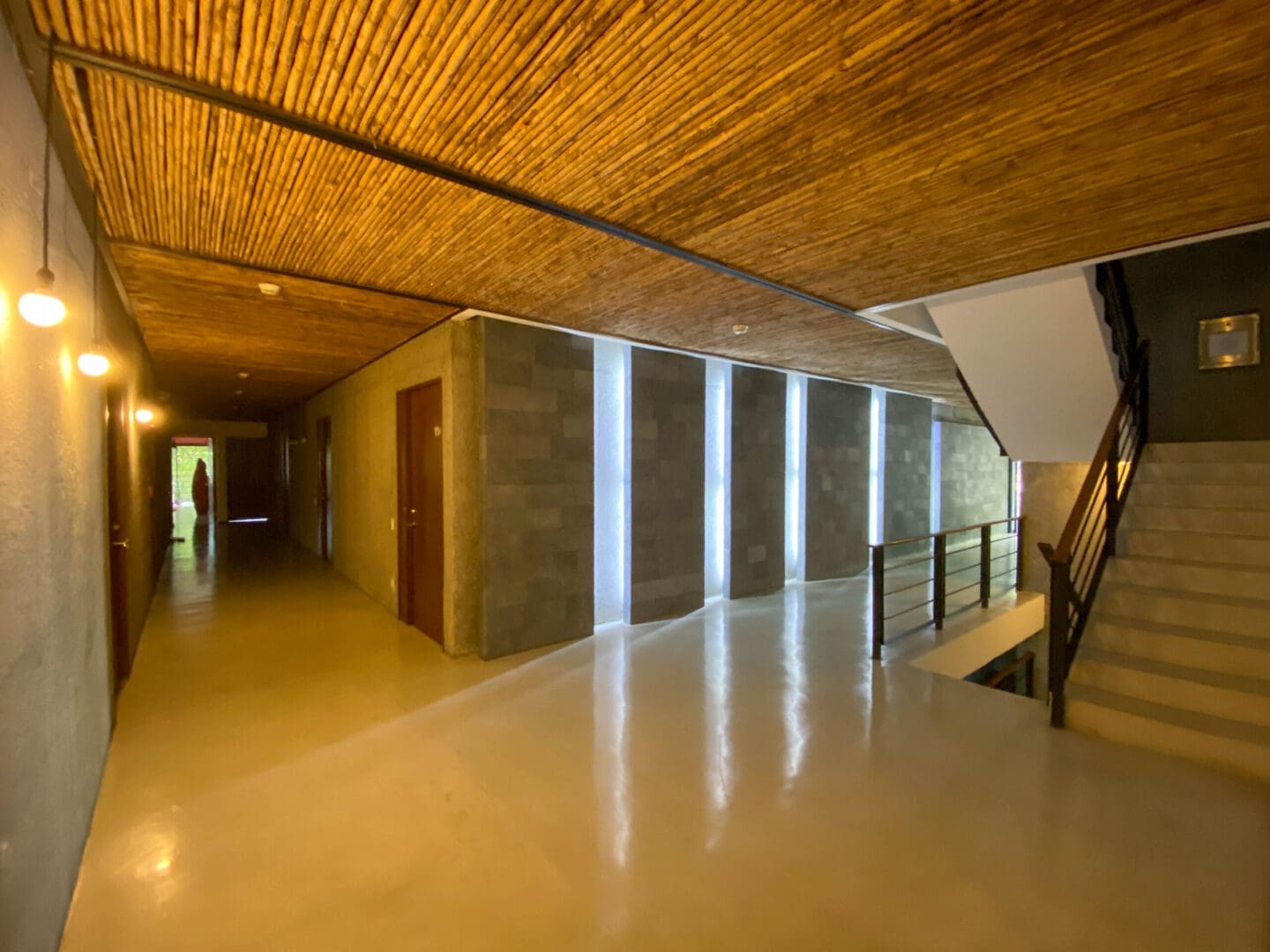ALQUILER APARTAMENTO CONTEMPORÁNEO CON PATIO 1 HABITACIÓN LINEA BLANCA SANTA ANA njv01