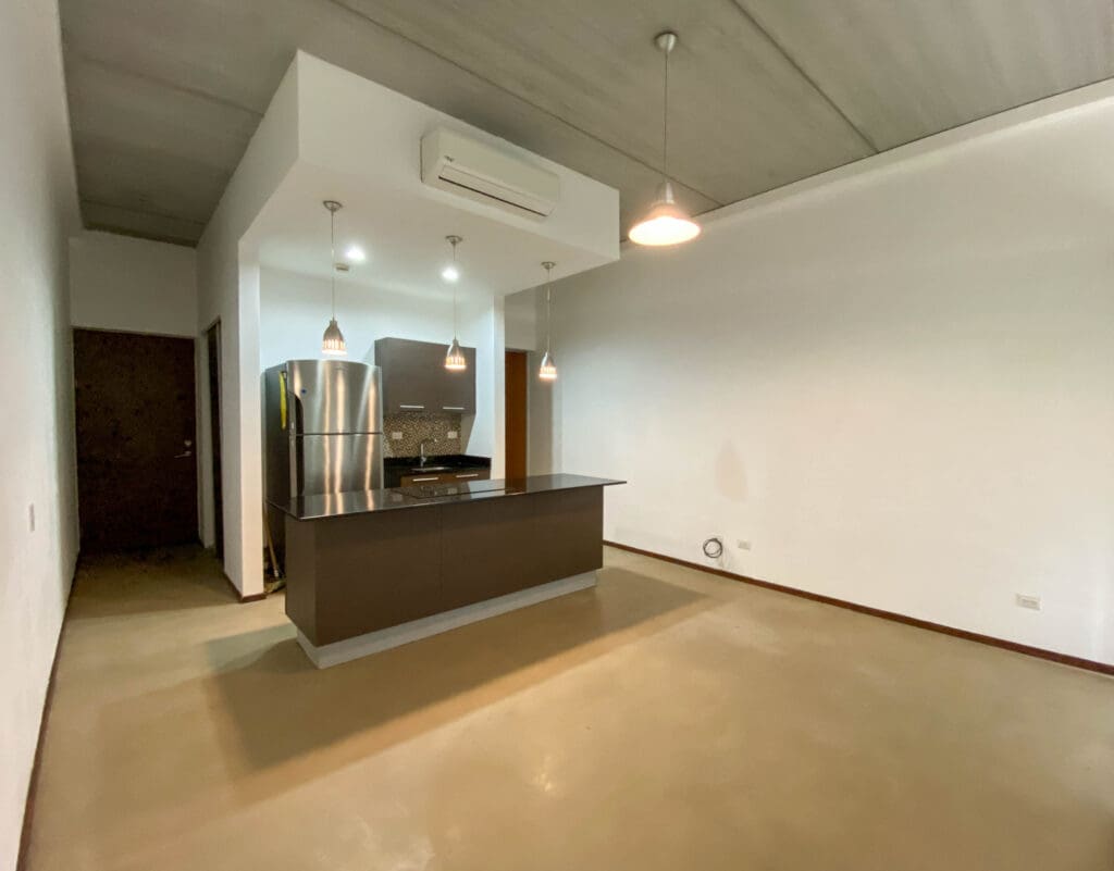 ALQUILER APARTAMENTO CONTEMPORÁNEO CON PATIO 1 HABITACIÓN LINEA BLANCA SANTA ANA njv01