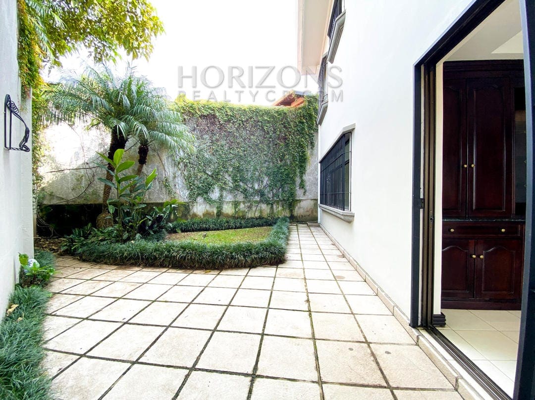 ALQUILER DE CASA AMPLIA CURRIDABAT 4 HABITACIONES / PATIO NOJ594