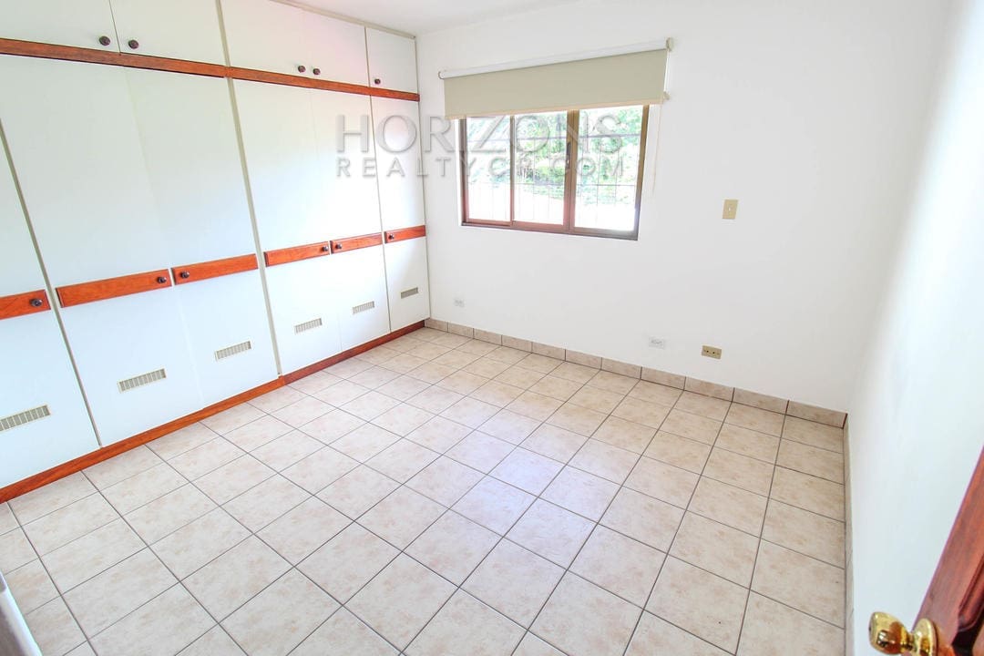 CASA CURRIDABAT 3 HABITACIONES + OFICINA / PATIO noj602