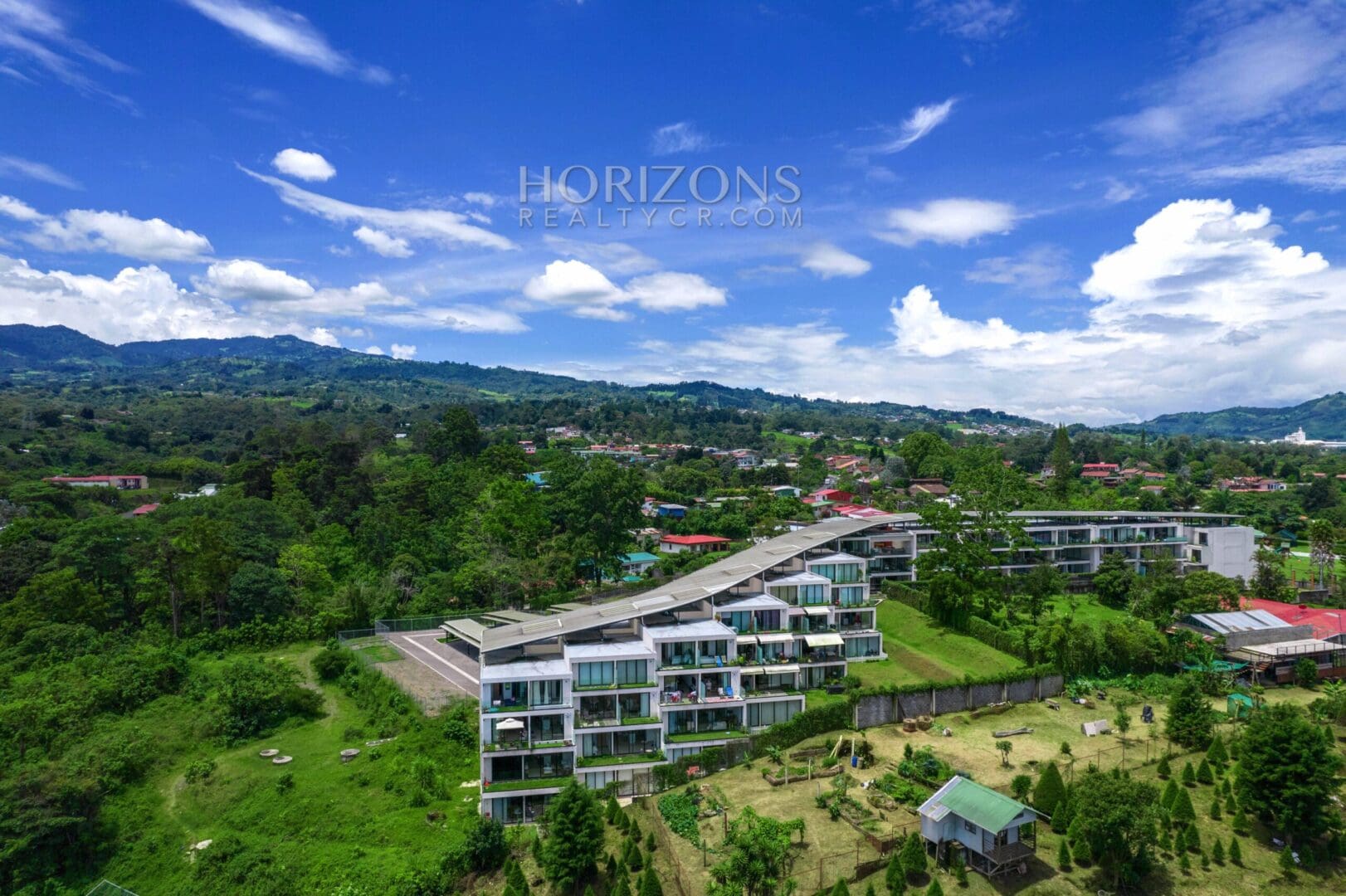 Se Vende Apartamento en San Rafael Montes de Oca 2 Habitaciones Terraza y Oficina NOJ608