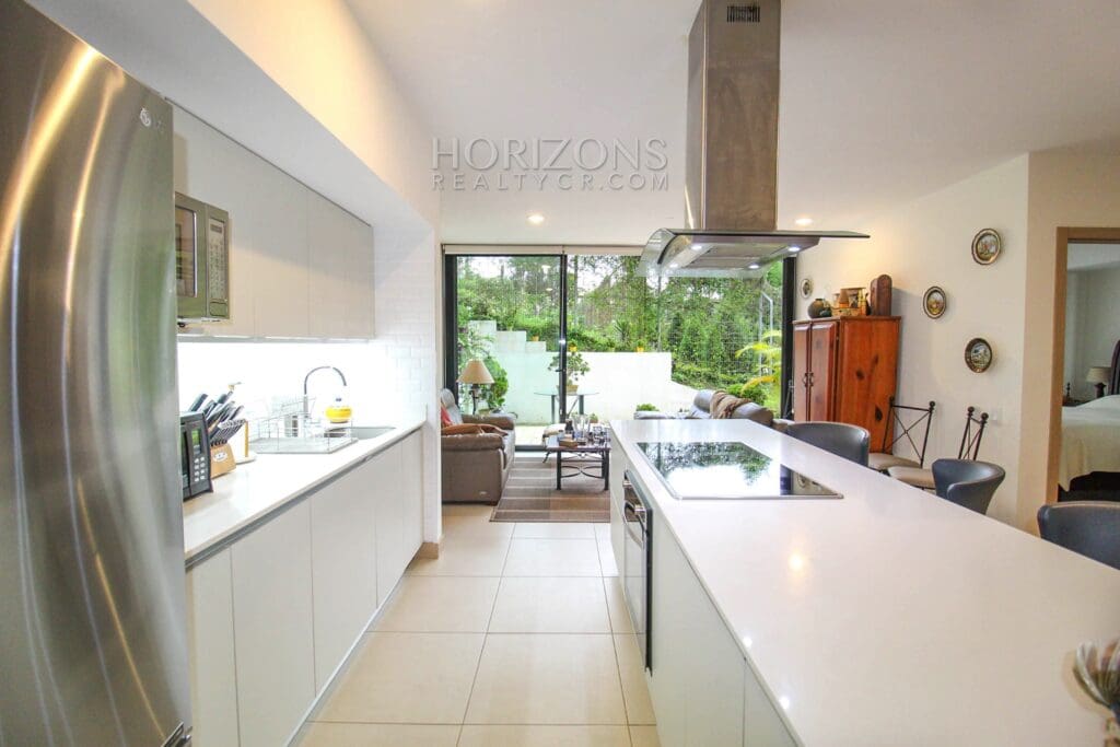 Se Vende Apartamento en San Rafael Montes de Oca 2 Habitaciones Terraza y Oficina NOJ608