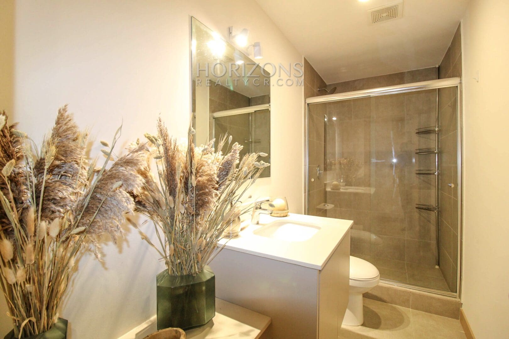Se Vende Apartamento en San Rafael Montes de Oca 2 Habitaciones Terraza y Oficina NOJ608
