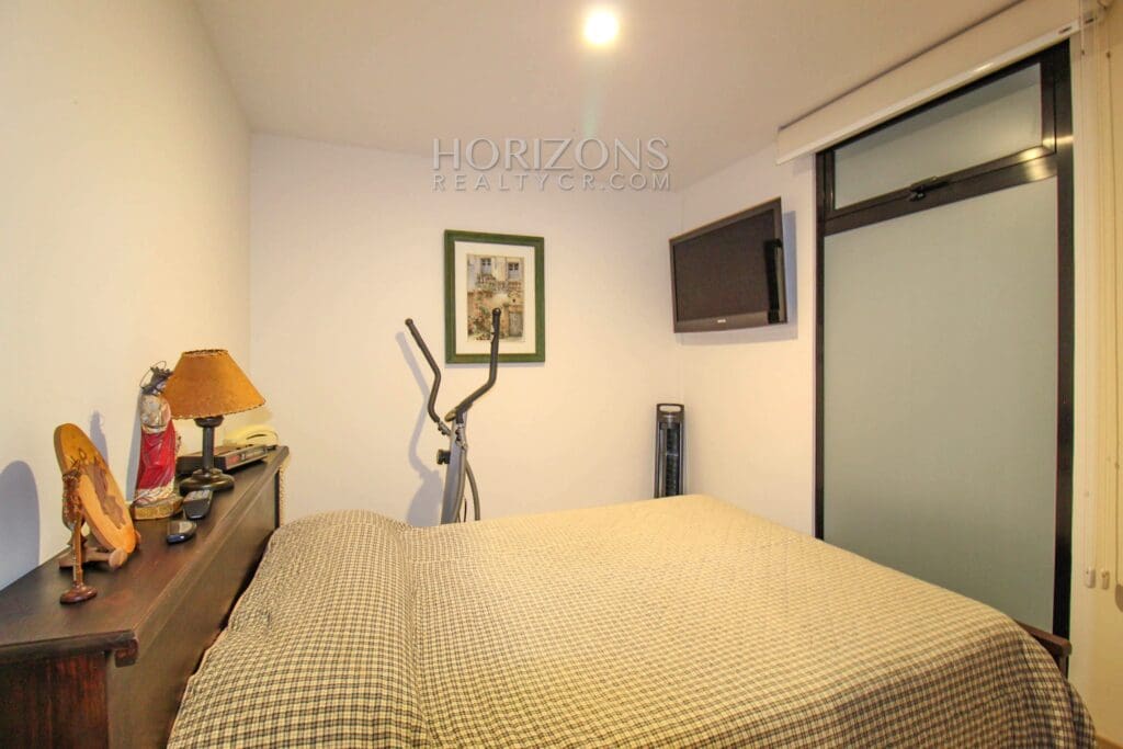 Se Vende Apartamento en San Rafael Montes de Oca 2 Habitaciones Terraza y Oficina NOJ608