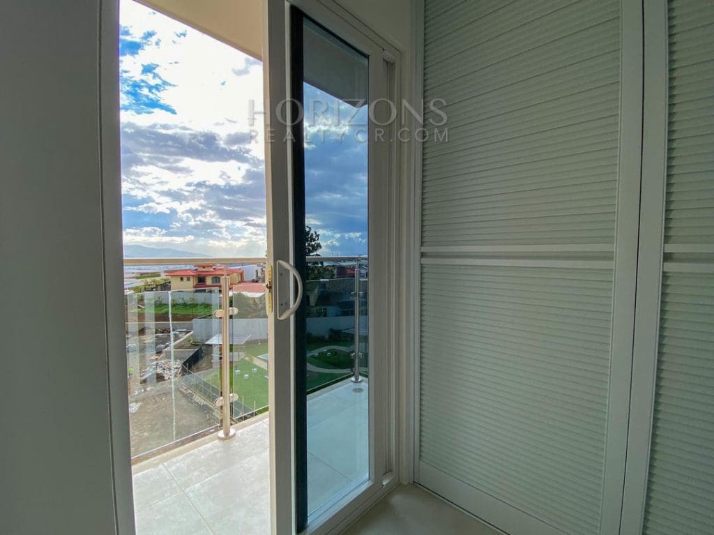 SE ALQUILA APARTAMENTO EN MONTE ALTO PISO 7 CURRIDABAT 3 HABITACIONES 2 PARQUEOS Y HERMOSAS VISTA nja933