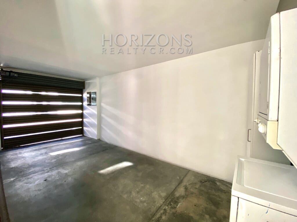 SE VENDE EN SANTA ANA APARTAMENTO CON LINEA BLANCA Y PATIO EN CONDOMINIO njv15