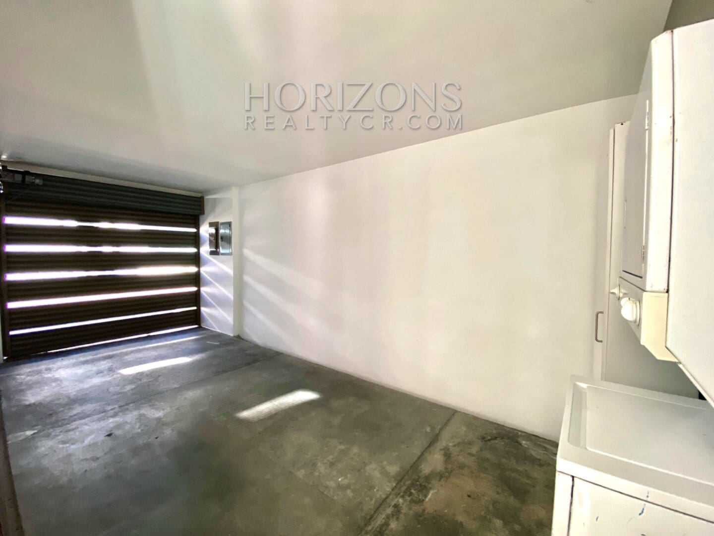 SE VENDE EN SANTA ANA APARTAMENTO CON LINEA BLANCA Y PATIO EN CONDOMINIO njv15