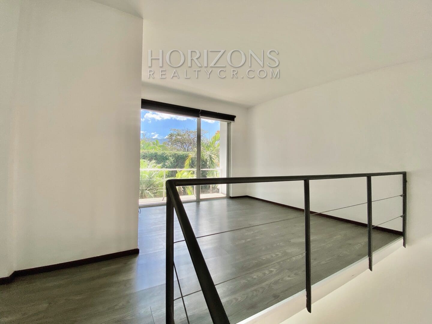 SE VENDE EN SANTA ANA APARTAMENTO CON LINEA BLANCA Y PATIO EN CONDOMINIO njv15