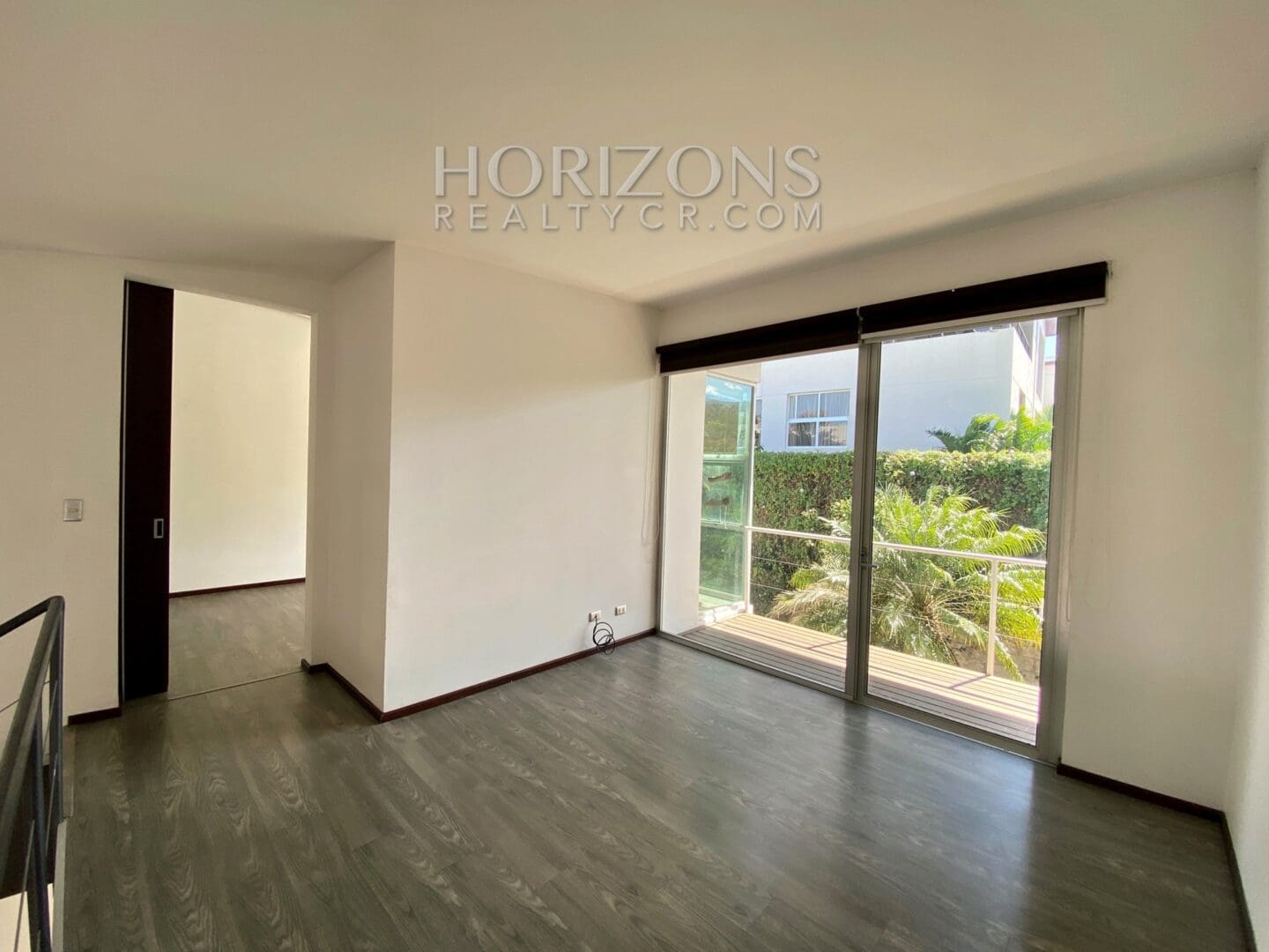 SE VENDE EN SANTA ANA APARTAMENTO CON LINEA BLANCA Y PATIO EN CONDOMINIO njv15