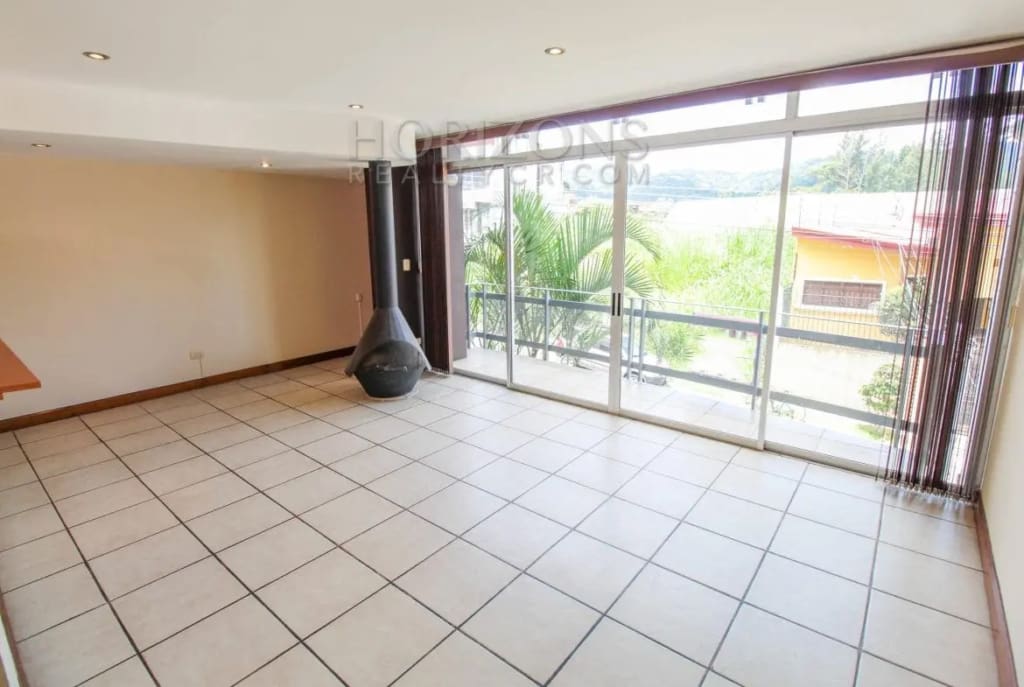 Se Alquila Casa Independiente con Patio en Curridabat 3 Habitaciones + Sala tv noj584