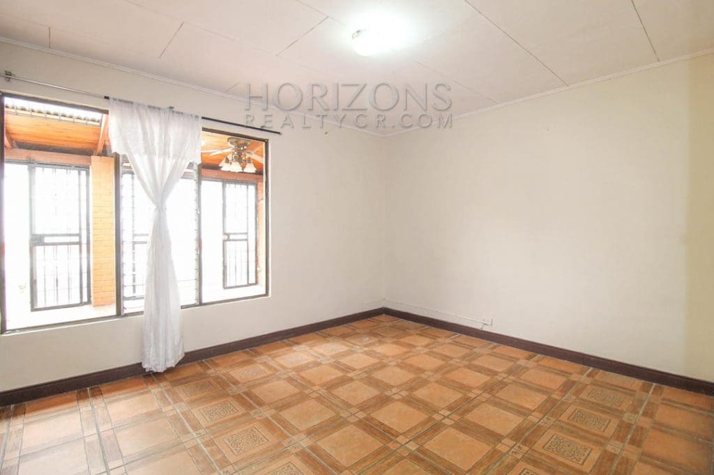 CASA INDEPENDIENTE EN MORAVIA 5 HABITACIONES / TERRAZA noj606