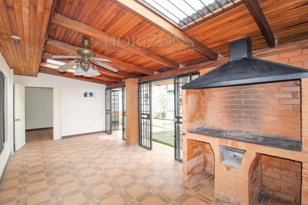 CASA INDEPENDIENTE EN MORAVIA 5 HABITACIONES / TERRAZA noj606