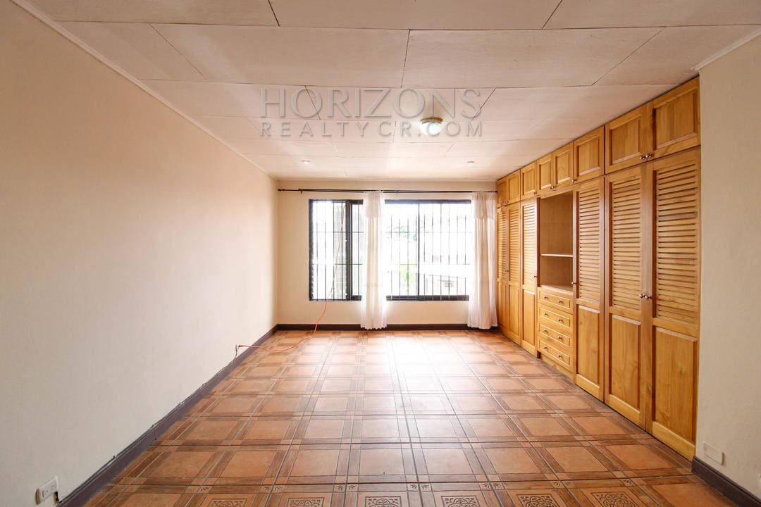 CASA INDEPENDIENTE EN MORAVIA 5 HABITACIONES / TERRAZA noj606