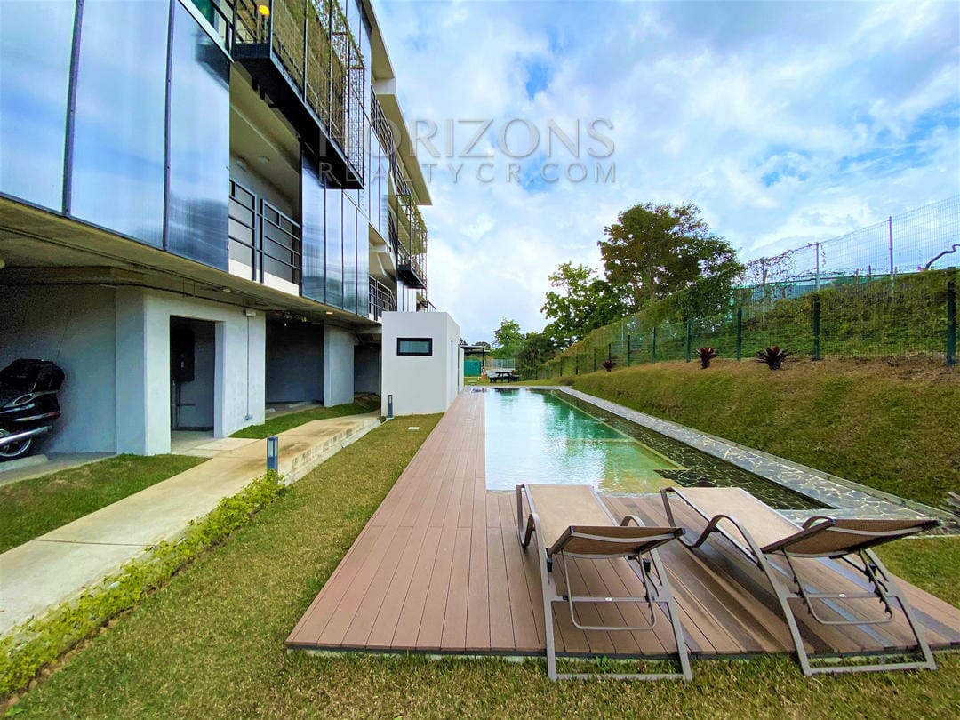 Se Vende Apartamento en San Rafael Montes de Oca 2 Habitaciones Terraza y Oficina NOJ608