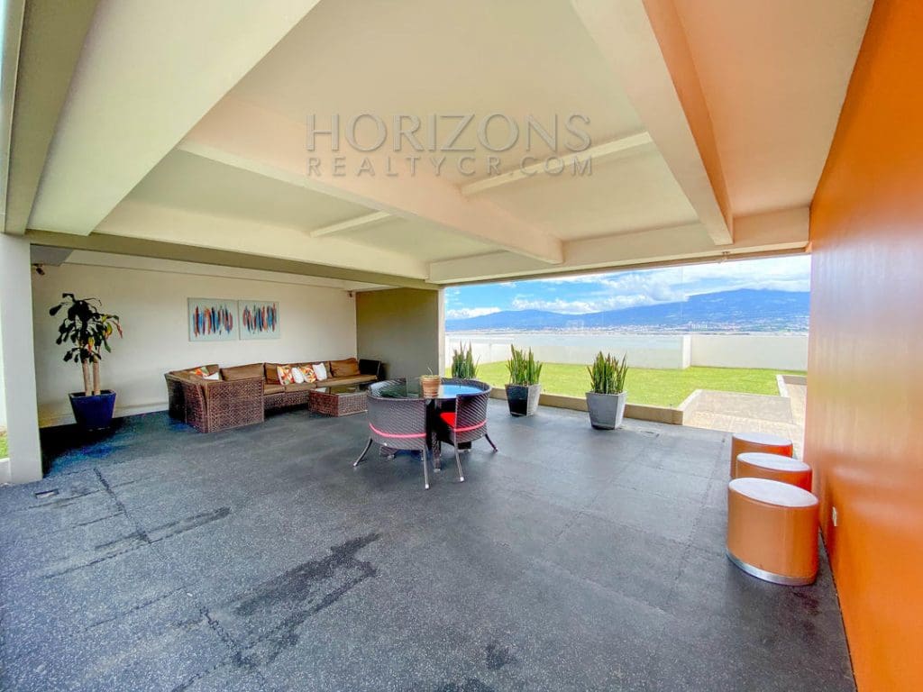 Se Vende Apartamento en La Uruca 2 Habitaciones 2 Parqueos nja962