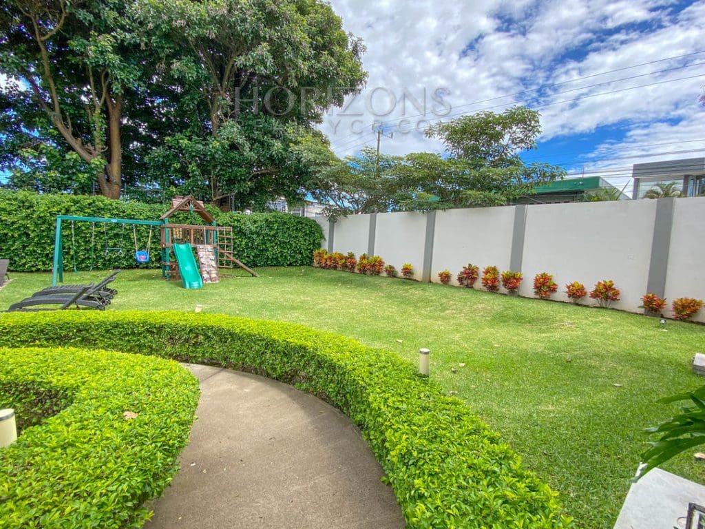 Se Vende Apartamento en La Uruca 2 Habitaciones 2 Parqueos nja962
