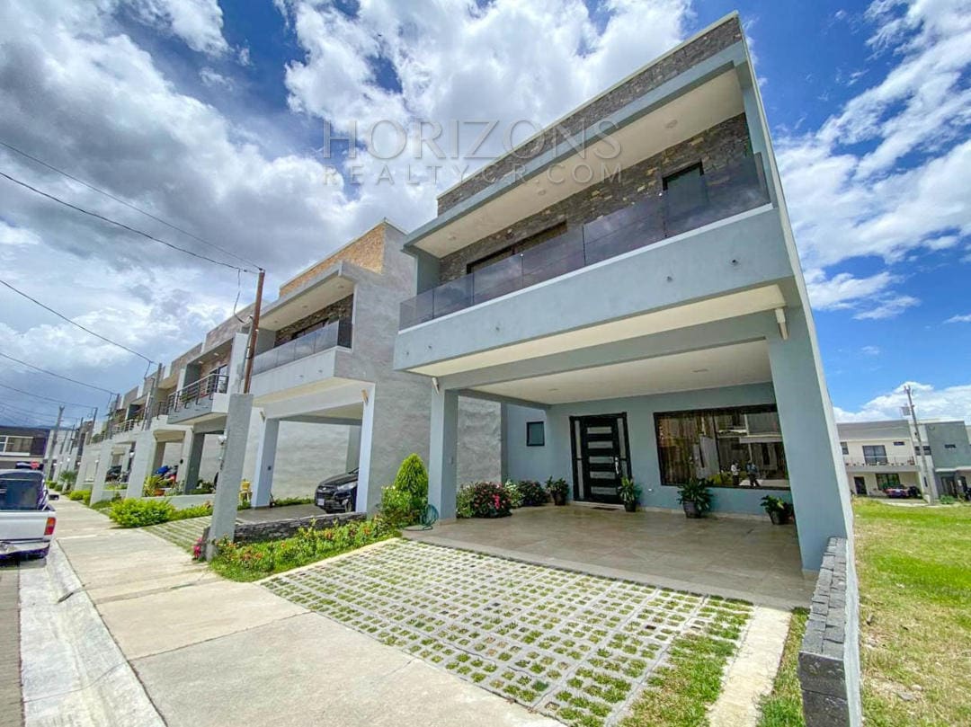 VENTA CASA CONCEPCION DE TRES RIOS 4 HABITACIONES / PATIO noj615