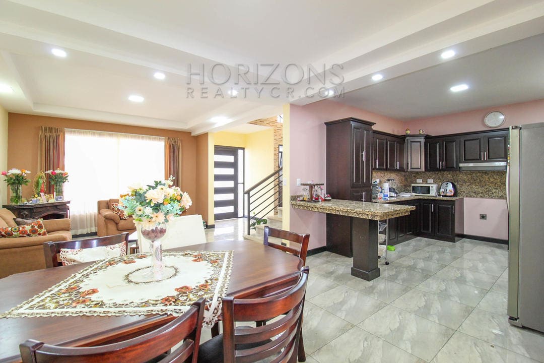 VENTA CASA CONCEPCION DE TRES RIOS 4 HABITACIONES / PATIO noj615