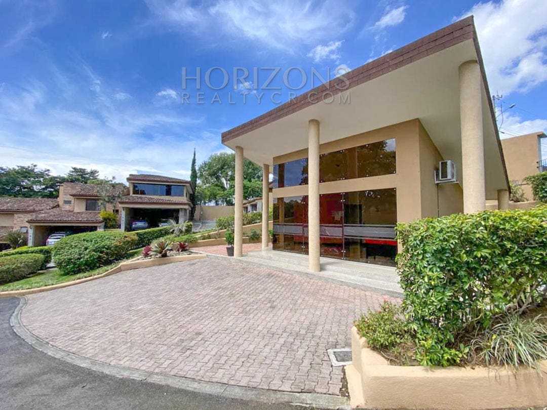 Se Vende Casa en Condominio Colonia del Roble En Guayabos Curridabat 3 Habitaciones y Patio nja1167
