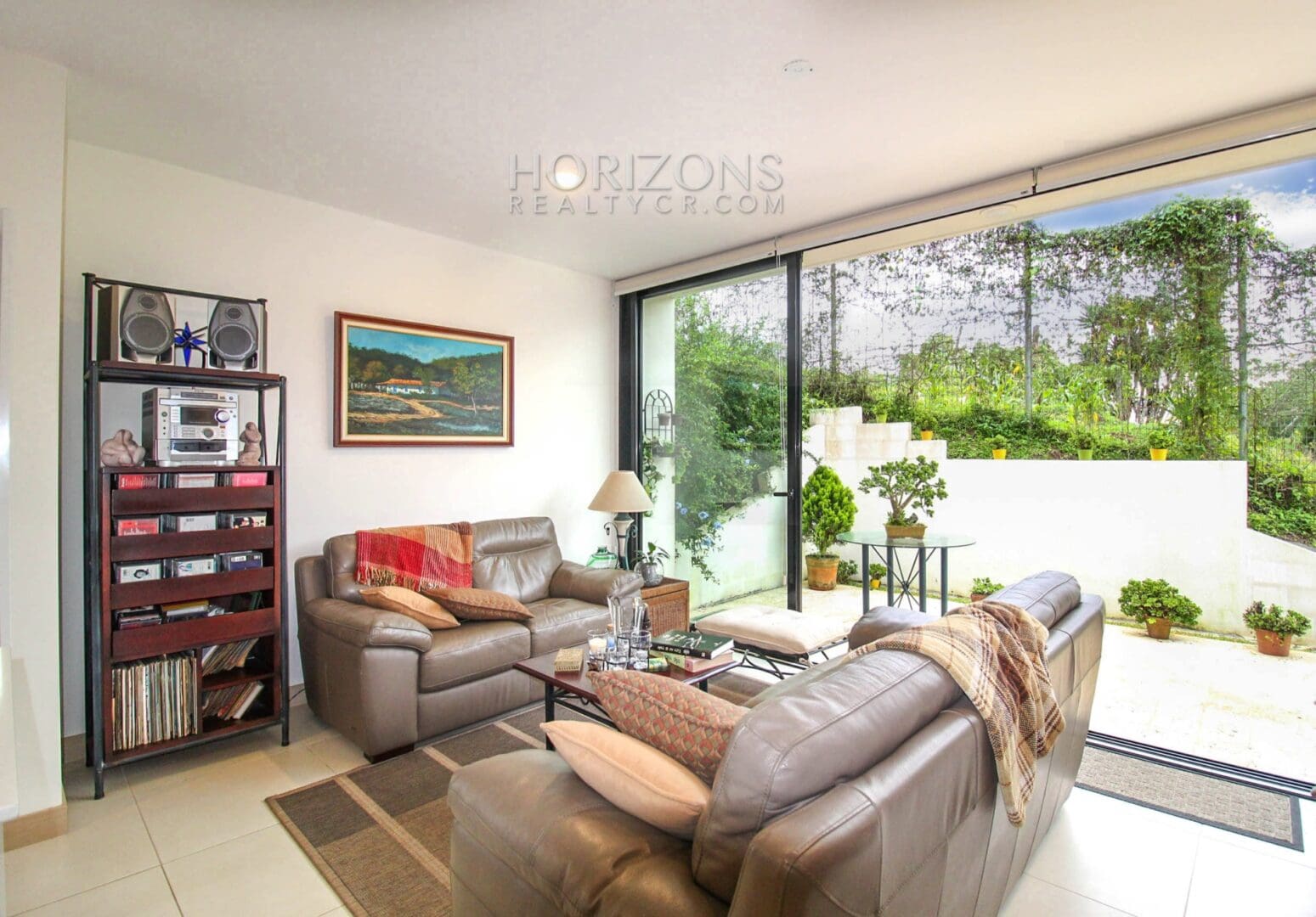 Se Vende Apartamento en San Rafael Montes de Oca 2 Habitaciones Terraza y Oficina NOJ608
