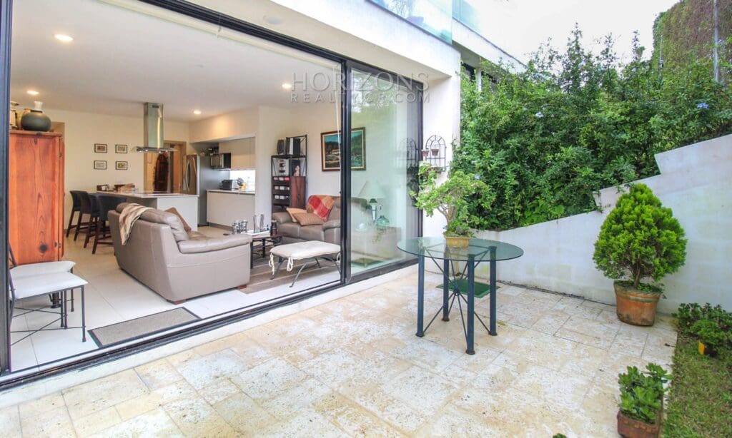 Se Vende Apartamento en San Rafael Montes de Oca 2 Habitaciones Terraza y Oficina NOJ608