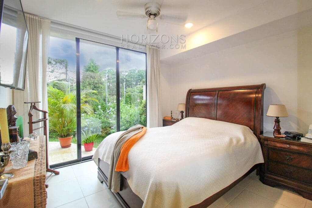 Se Vende Apartamento en San Rafael Montes de Oca 2 Habitaciones Terraza y Oficina NOJ608