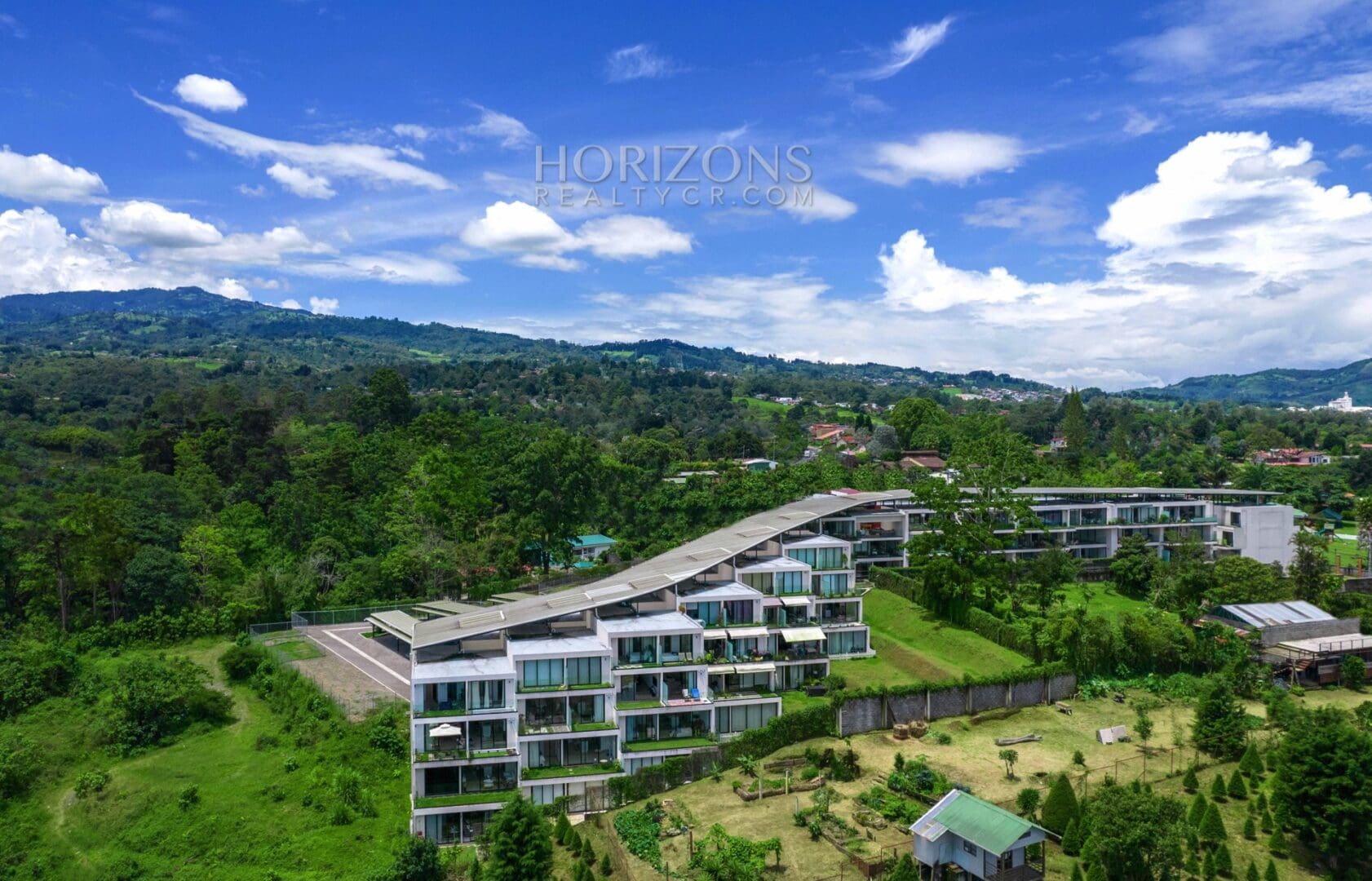 Se Vende Apartamento en San Rafael Montes de Oca 2 Habitaciones Terraza y Oficina NOJ608