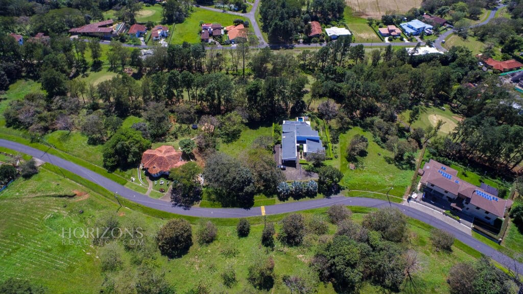 LOTE DE 2534m² EN RESIDENCIAL LOS REYES GUACIMA ALAJUELA NJA894