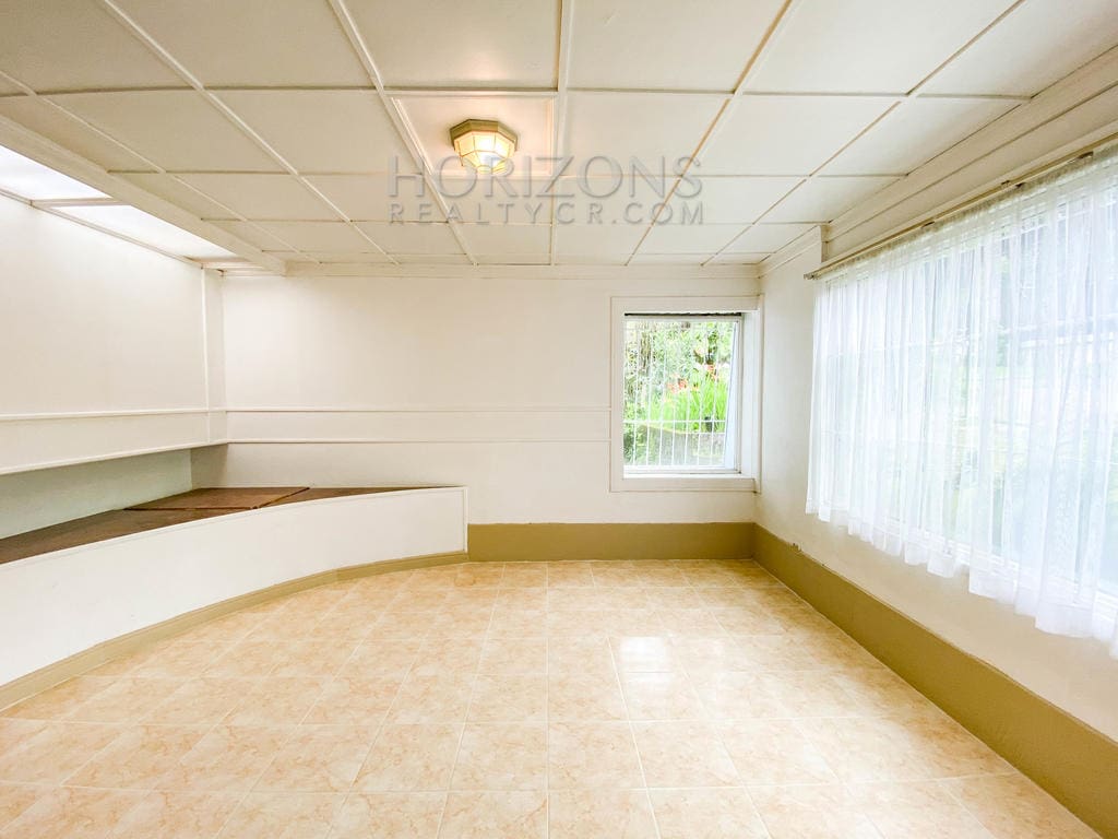 Se Alquila Casa de 1 Planta 3 Habitaciones mas Oficina Amplia Zona verde nja937