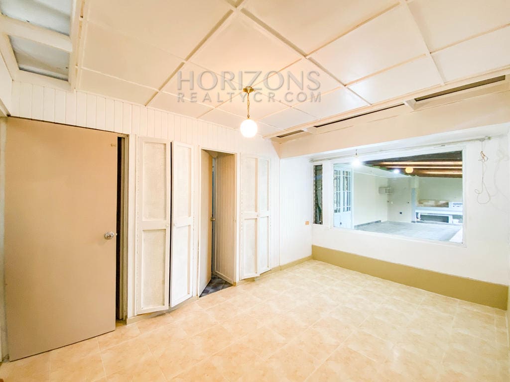 Se Alquila Casa de 1 Planta 3 Habitaciones mas Oficina Amplia Zona verde nja937