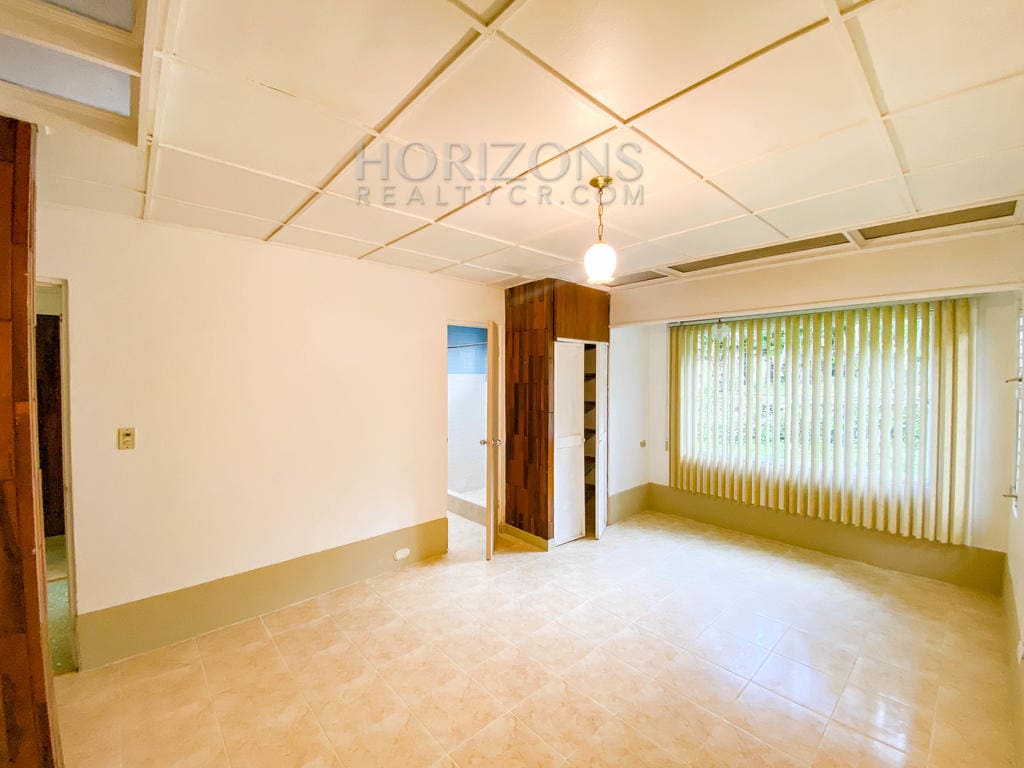 Se Alquila Casa de 1 Planta 3 Habitaciones mas Oficina Amplia Zona verde nja937