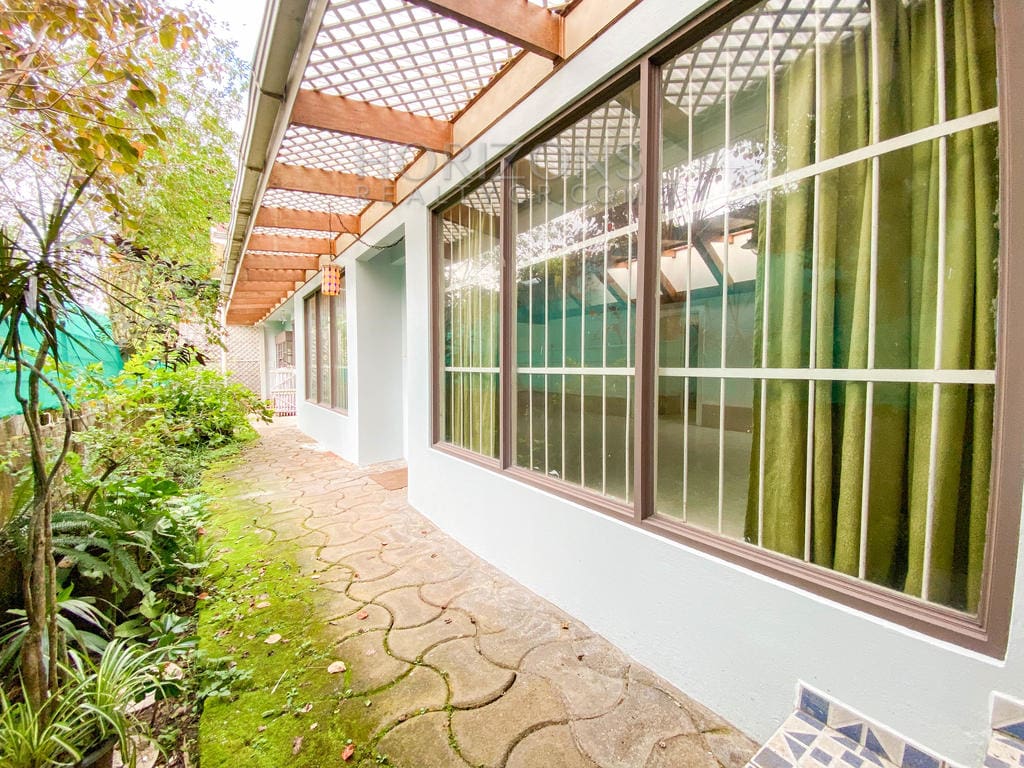 Se Alquila Casa de 1 Planta 3 Habitaciones mas Oficina Amplia Zona verde nja937