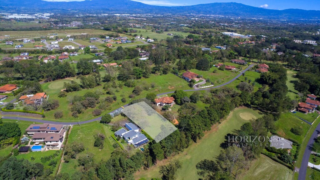 LOTE DE 2534m² EN RESIDENCIAL LOS REYES GUACIMA ALAJUELA NJA894