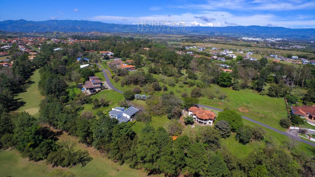 LOTE DE 2534m² EN RESIDENCIAL LOS REYES GUACIMA ALAJUELA NJA894