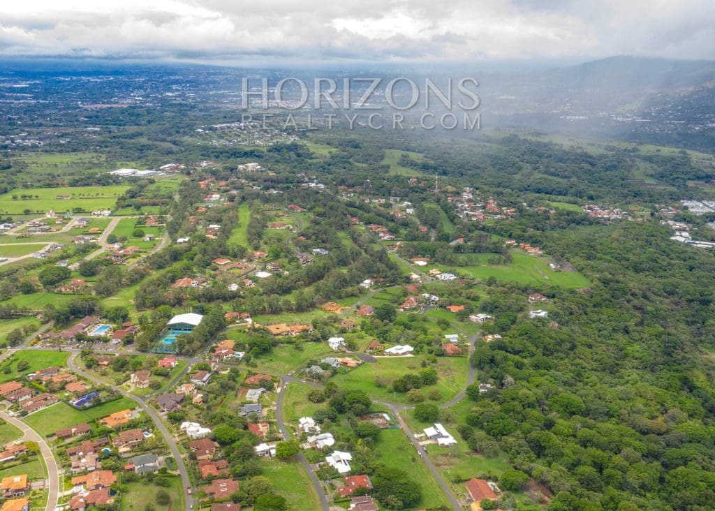 LOTE DE 2534m² EN RESIDENCIAL LOS REYES GUACIMA ALAJUELA NJA894
