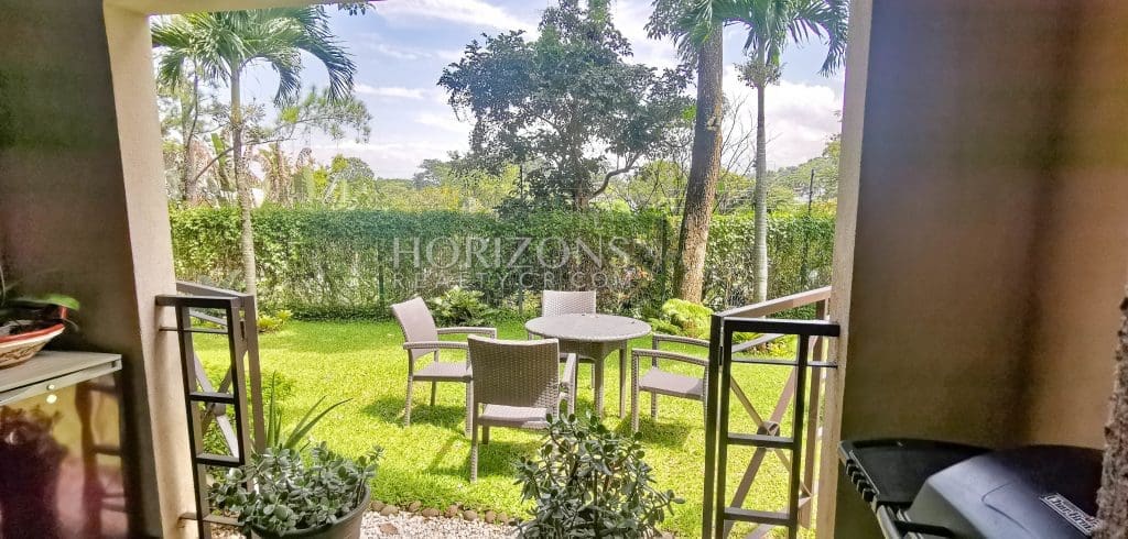 APARTAMENTO EN VENTA 3 HAB CON PATIO CONDOMINIO BRASIL SANTA ANA njv35
