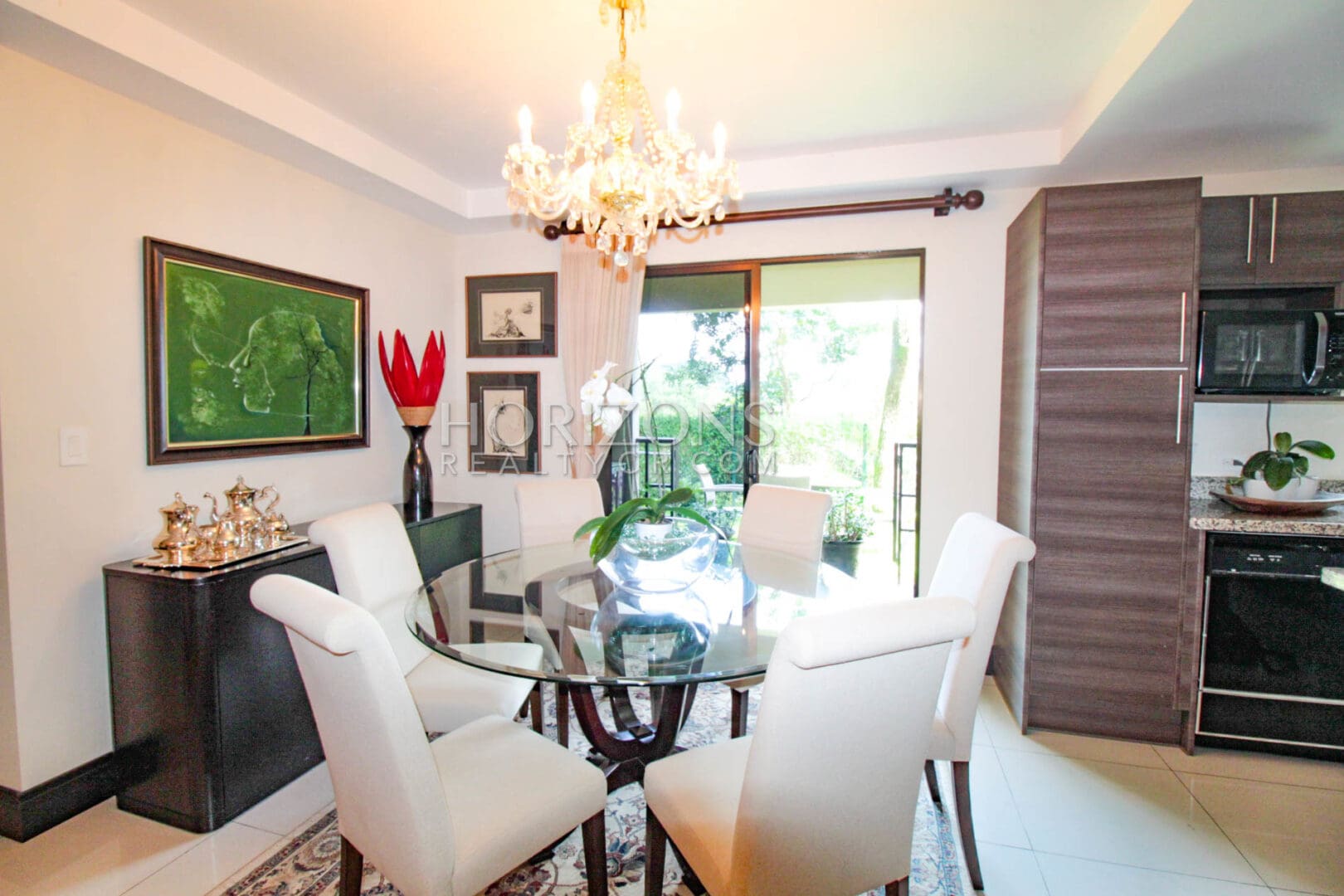 APARTAMENTO EN VENTA 3 HAB CON PATIO CONDOMINIO BRASIL SANTA ANA njv35