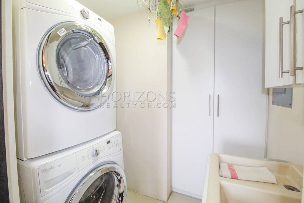 APARTAMENTO EN VENTA 3 HAB CON PATIO CONDOMINIO BRASIL SANTA ANA njv35