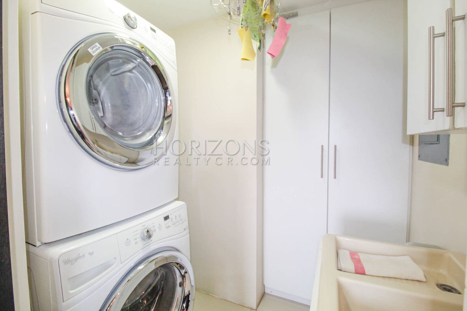 APARTAMENTO EN VENTA 3 HAB CON PATIO CONDOMINIO BRASIL SANTA ANA njv35
