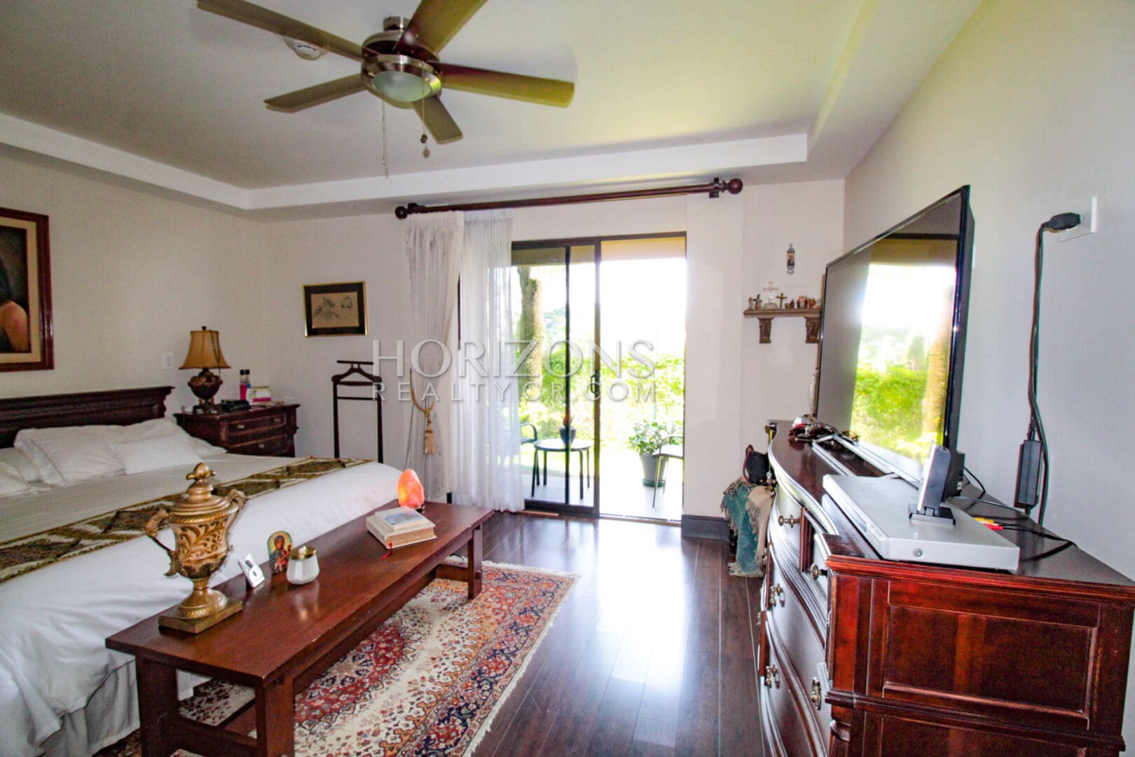 APARTAMENTO EN VENTA 3 HAB CON PATIO CONDOMINIO BRASIL SANTA ANA njv35